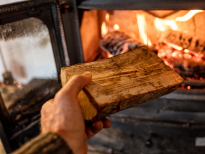 Peut-on installer un poêle et son conduit de cheminée soi-même ?