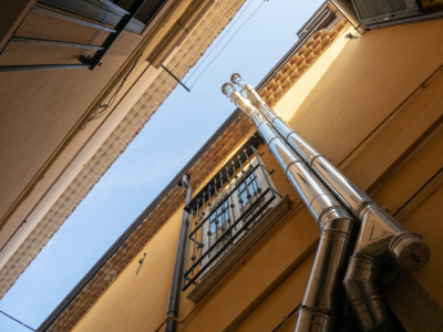Cheminée ou conduit double paroi : quelle solution pour votre installation ?