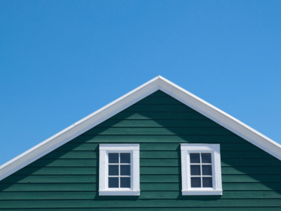 Pente 45° : calculs, applications et exemples en construction