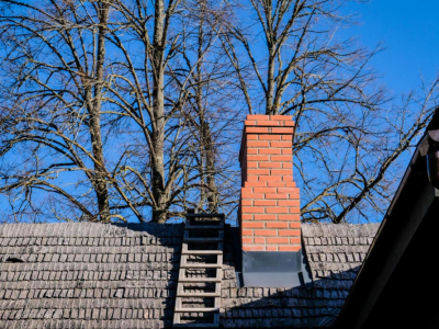 Solin en plomb pour cheminée : mise en œuvre et durabilité
