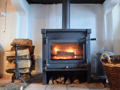 Conduit extérieur pour poêle à bois : la solution simple sans gros travaux