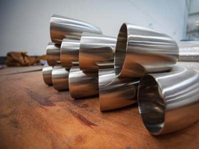 Tout savoir sur les tuyaux et coudes inox pour poêle à bois